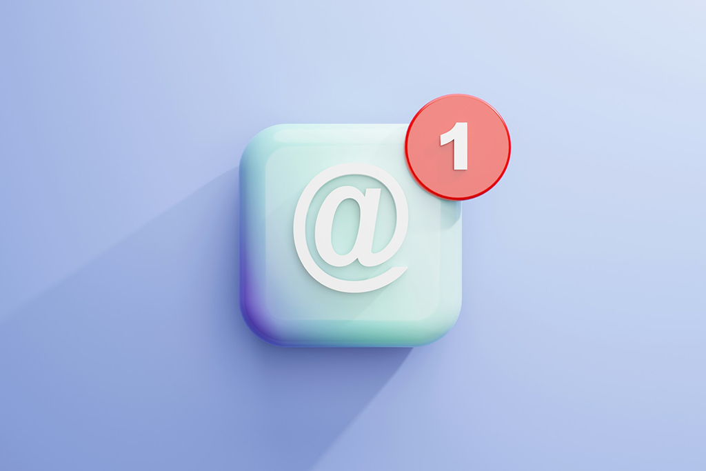 Red notification dot on a white email icon, illustrating how to write a newsletter people open and notice in a busy inbox.